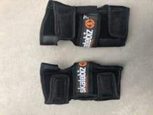 Load image into Gallery viewer, Bladeworx SkateBiz : Basic Wrist Guard