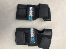 Load image into Gallery viewer, Bladeworx SkateBiz : Basic Wrist Guard